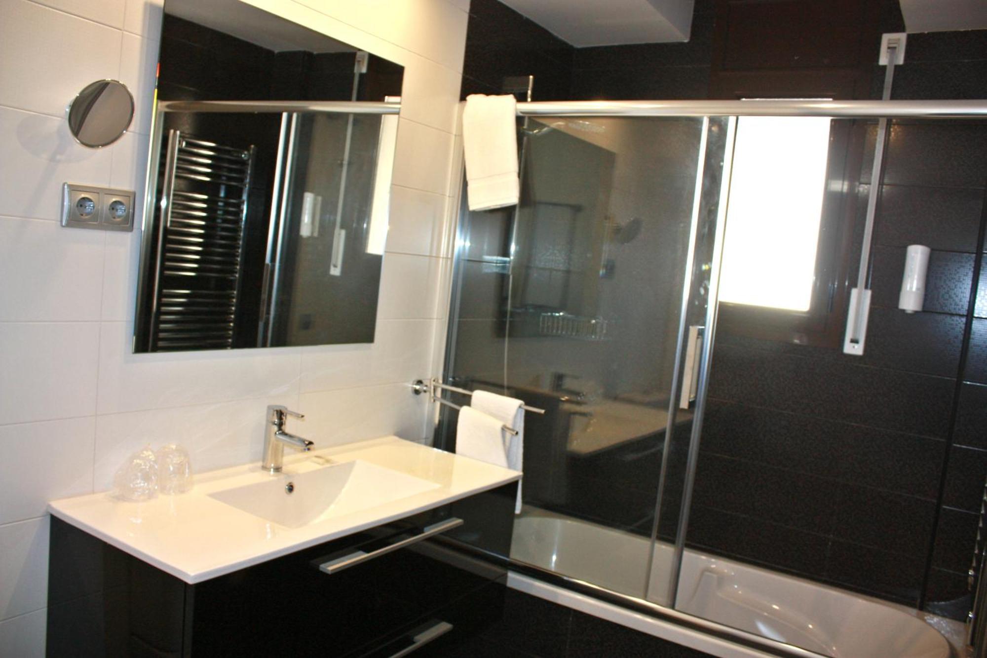 Apartamentos Real Lleida Quarto foto